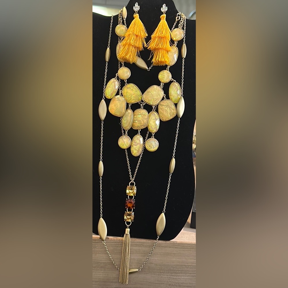 Three Tier Necklace Layers and Earrings